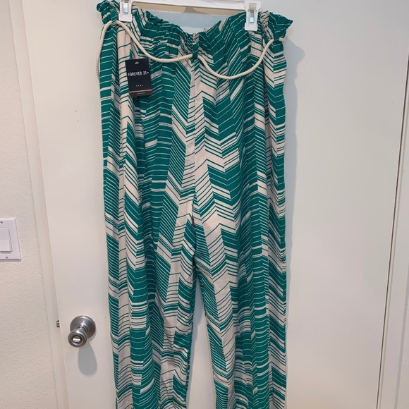 Forever 21 Plus Palm Green Lounge Pants - Picture 3 of 6